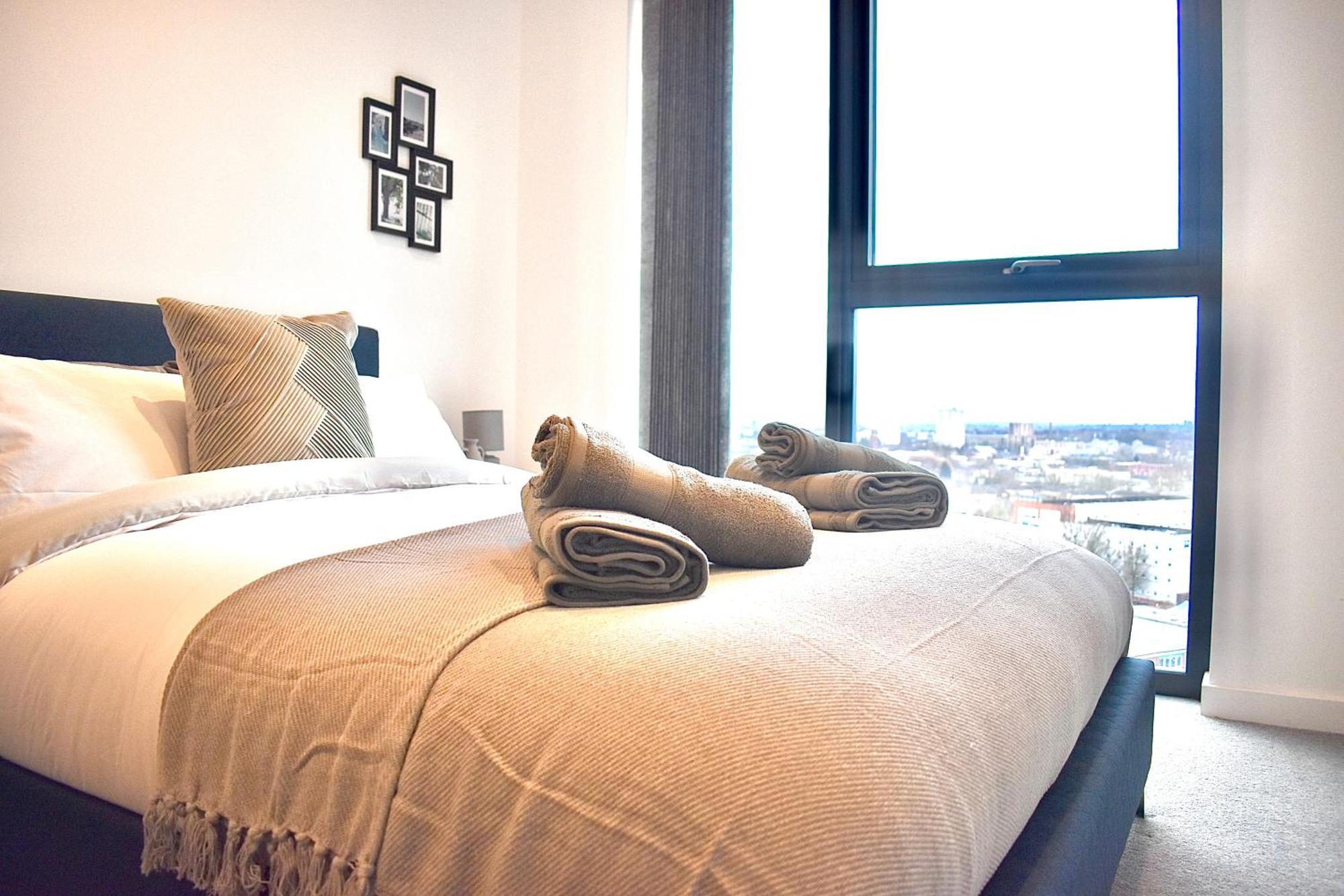 Апартаменты 2 Bedroom Luxury Penthouse Centre! Free Parking On Site