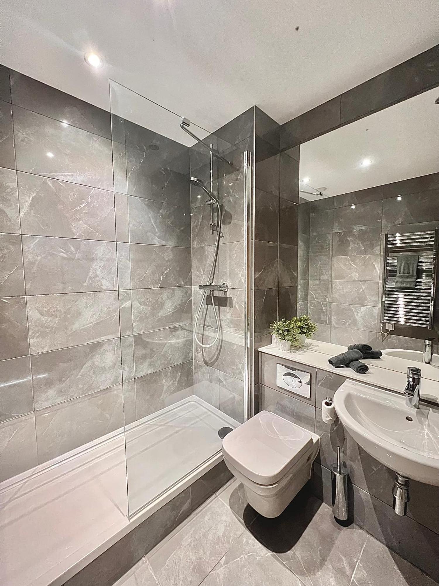 2 Bedroom Luxury Penthouse Centre! Free Parking On Site Апартаменты